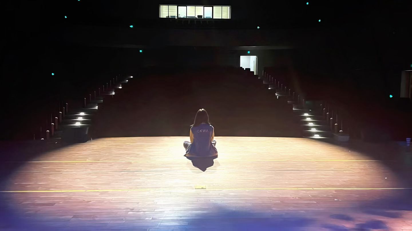 Stage spotlight solo